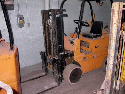 7000 LB. YALE FORKLIFT MODEL 151-C070-CFS-070 LP, 100" LIFT, 36" FORKS, SOLID TIRES
