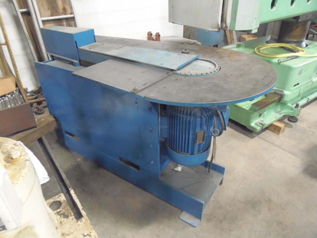 BELT GRINDER, 3" BELT WIDTH, 132" LENGTH, 3650 FPM, 7.5 HP DIRECT DRIVE MOTOR, BELT TENSION, POWER VERTICAL ADJUSTMENT