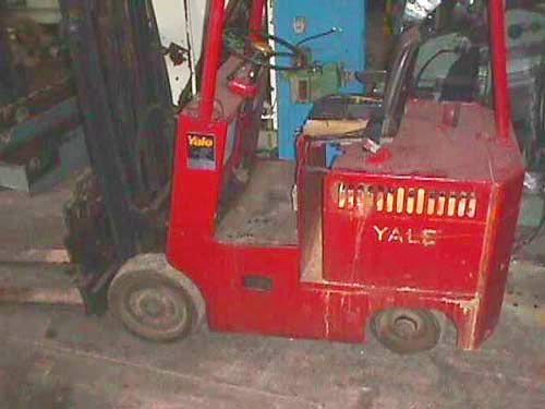 YALE 7000 LB ELECTRIC, 100" LIFT, CHARGER, SIDESHIFT, 53" FORKS,  HARD TIRES