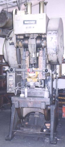 60 Ton, SOUTH BEND,1972, 4" STR., 12 1/2" SHUT HEIGHT, 32" x 21" BED,AIR CLUTCH