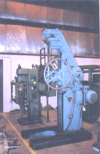 26" BARNES, 2" CAP., 700 RPM, 16" STR., 10" ADJ.