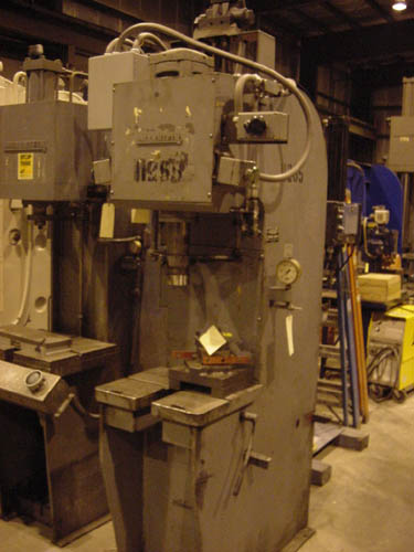 10 Ton, HANNIFIN, No. 10TJN F101-11, 12" STK, 24" DL, 1954