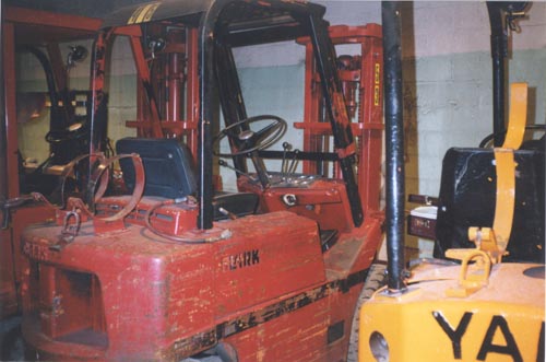4,000 CLARK,48" FORKS,24" TIRE, 128" LIFT
