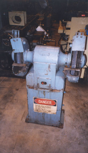 HAMMOND PEDESTAL GRINDER 1/2 HP,