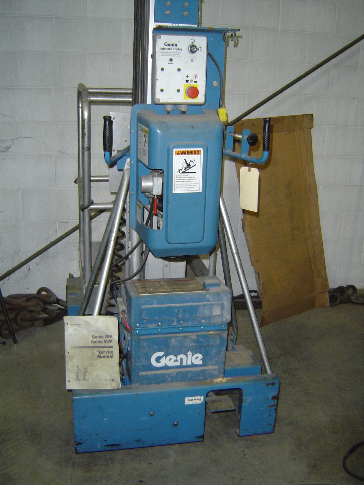 GENIE SINGLE MAN LIFT 400 Lb.,MODEL TWP-24,24', BATTERIES
