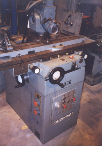 No. 2 CINCINNATI MT, 27" CC, SWING OVER TBL. 10",SPNDL.MOTOR 1HP, 1974