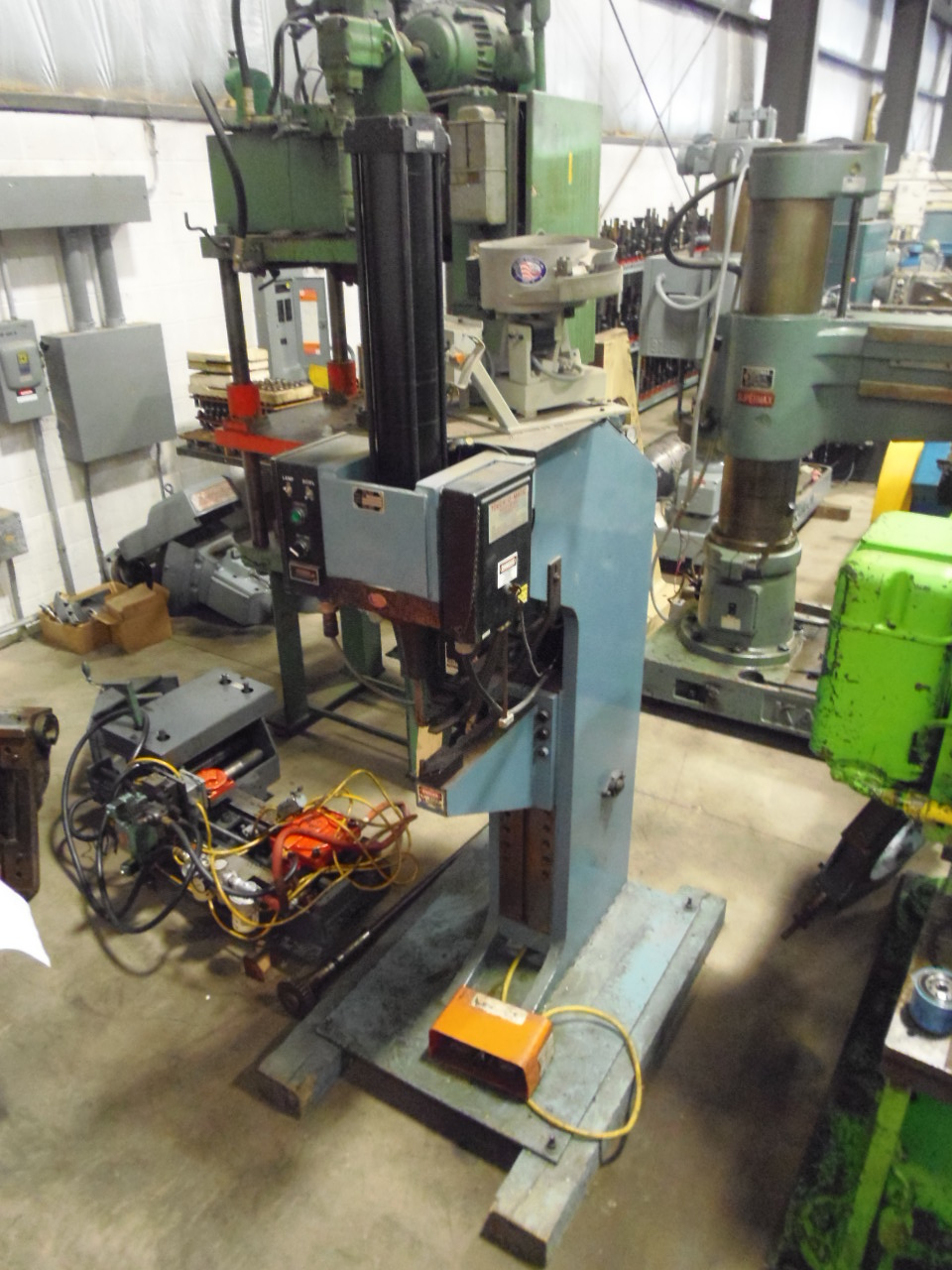 8 TON AKH RIVETER INSERTION PRESS, AO-818, 30 SPM, 3.9" STROKE, 18" THROAT DEPTH, TOUCH-O-MATIC, FOOT PEDAL, 1994