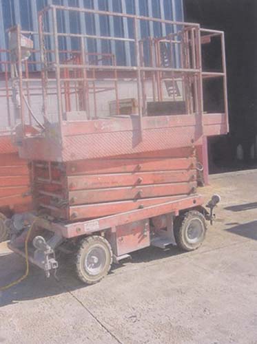 700 Lb., SKYWITCH MAN-LIFT, 7-622-SPE,EXT. BASKET,OUTRIGGERS, CHARGER, 1995,