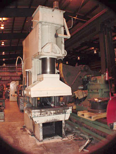 350 Ton, LAKE ERIE, 30"Str, 24" X 51" T-SLOTTED BED, LT. CURTAINS