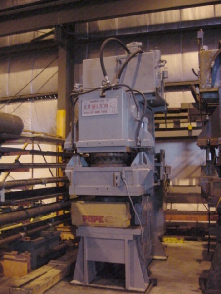 250 Ton, K.R. WILSON, 18"STK, 32"DLO, 32" x 48" BED, 1972