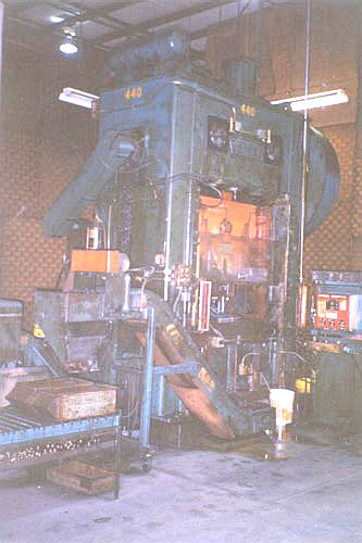 300 TON VERSON HS2-300-60-48, 4" STK, 18" SH, VARI 100 SPM, RBLT 89