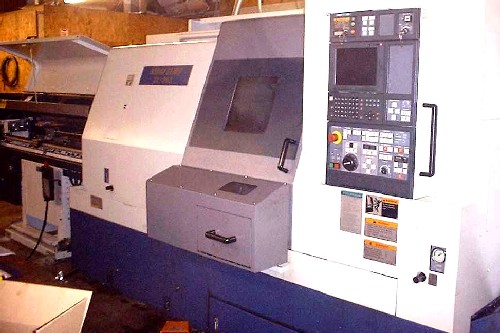 MORI SEIKI SL-303BMC/700, FANUC 18T, 28.1" SW, 28"CC, LIVE TOOL, MAG BARFEED, 99