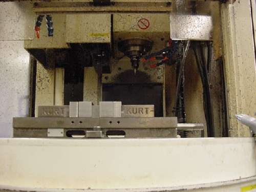 KITAMURA SPARKCHANGER, YASNAC I80M, 12" x 10" x 12", ROTARY APC, 8K RPM, RIGID TAP, '97