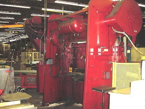 225 TON CINCINNATI #9, 8' O.A., 6'6" BH, AC, AB,FLUSH MOUNT, CURTAINS