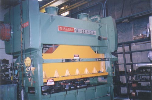 200 TON NIAGARA, 1980, 3" STR., 120" BED, GORGEOUS, 22-1/2" X 7-1/2 WINDOW