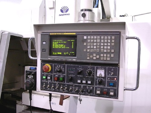 DAEWOO DMV-500, FANUC 18M, 40" x 20" x 20", 20HP 10000 RPM CAT 40, COOL THRU, 2000