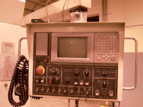 DAEWOO ACE-V35, MITSUBISHI 520M CNC, 22" x 15.7" x 18.1", 7000 RPM, 10HP, CHIP, '96