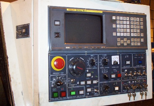 DAEWOO PUMA 10HC, 19.7" SWING, 22" CC, 3500 RPM, 30 HP, CHIP MAG BARFFED, '97