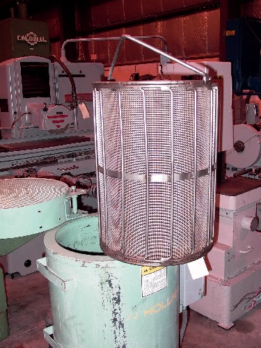 NEW HOLLAND 250 LB CHIP WRINGER, 18 X 24 BASKET, FOOT BRAKE, REVERSIABLE