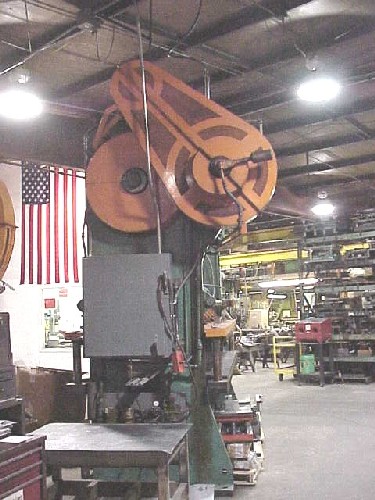 300 TON STEELWELD MDL AI4-8, 10' OA, 8' 6" BH, 22 SPM, 4" STROKE, 18" THROAT