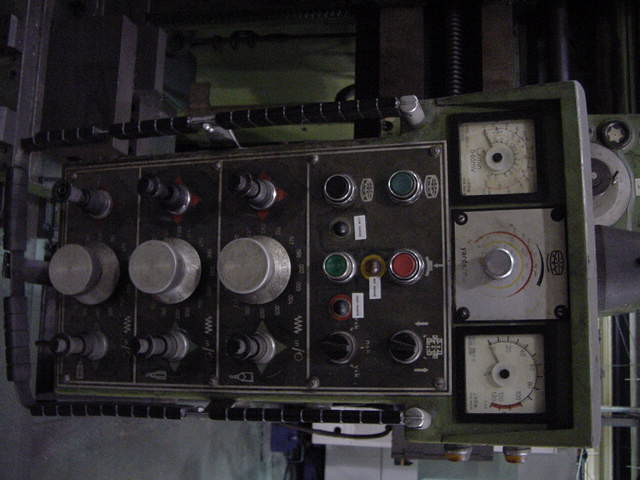 100" SUMMIT, MDL 100, 3 HEADS, DC DRIVE, NO PIT, 1987, 76" UNDER RAIL, 4 JAW CHUCK