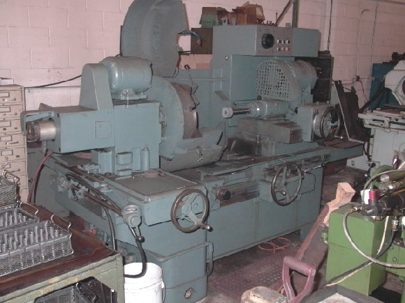 NO. 272 CINCINNATI MILICRON HEALD,18" SW, BORE DIA. 20", ADJ DRESSOR W/RISER BLK