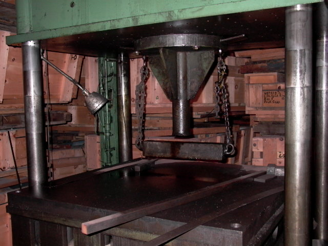 150 TON DAKE, 4 POST, 32" STROKE, 28" SHUT HEIGHT, VARY SPEED, 35"FB X 54"LR
