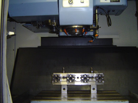 OKK PCV-40II, 22"-X, 16"-Y & Z, 28" x 16" TBL, CAT 40 TAPER, 20 ATC, MELDUS M520 CNC CTRL, 1997