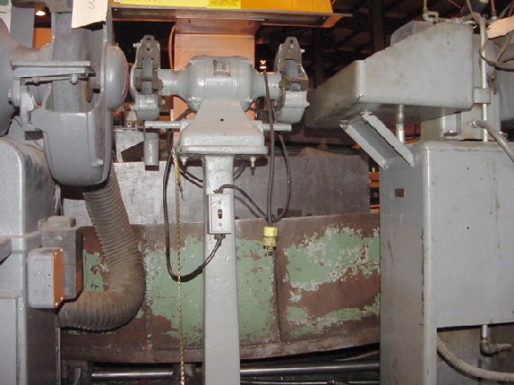 MILWAUKEE, 6" WHEEL, DOUBLE END,  1/2 HP, SPINDLE RPM 1450 - 2850