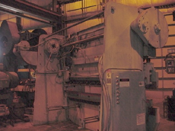 150 TON WYSONG #150-10, 3" STK, 8-1/2" THROAT, 5" RAM ADJ., 9' x 3/16" SHEET CAP., 1974