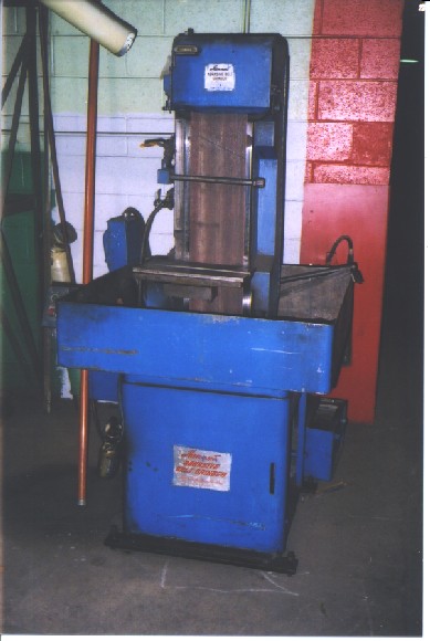 8" HAMMOND MDL 800-D, 4500 SFPM, 8" x 11" WORK SURF., 7 x 11-1/2 TILT TBL, 5 HP, 8" x 50" BELT
