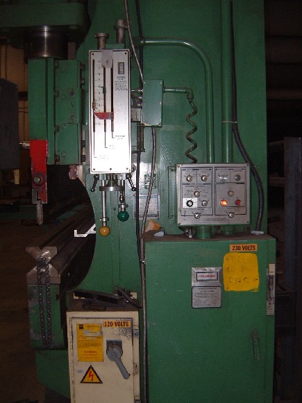 230 TON CINCINNATI, MDL 230CB-10, 12' LGTH, 10'6" DIST BETWEEN HOUSING, 10" STR, 8" THROAT, HURCO AUTOBEND 5