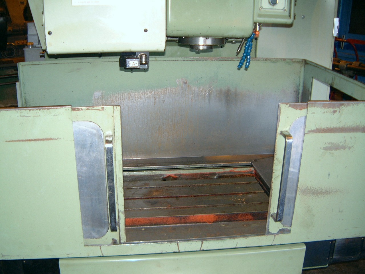 OKUMA MC-3VA, 39.92" x 12.99" TBL, 20.08"-X, 12.99"-Y, 15.75"-Z, NT30 SPDL NOSE, OKUMA 5000 CTRL, COOLANT, 1986