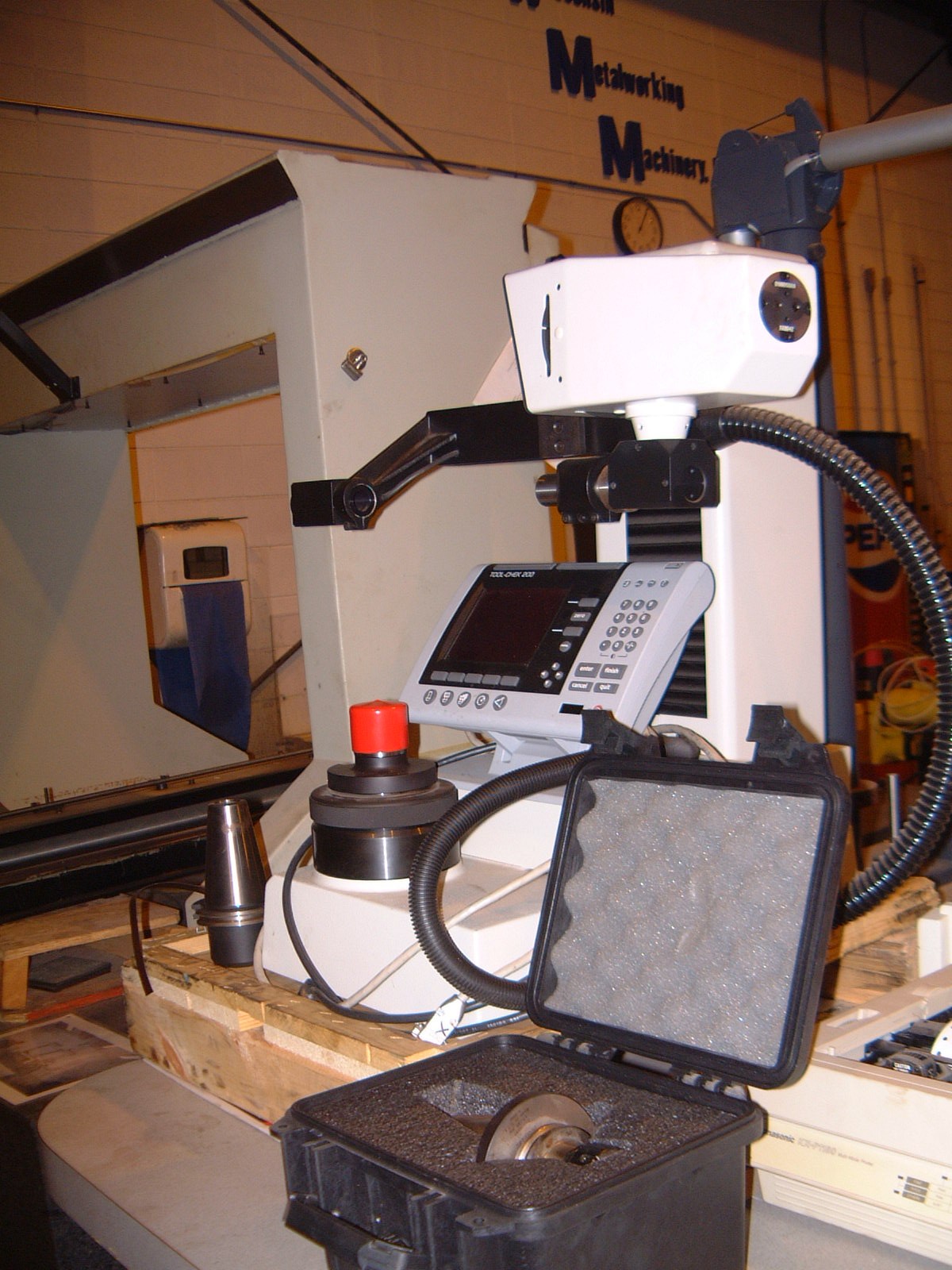 PARSETTER MDL P950-50, 2001, 9" DIA. & 12"H MEASURING RANGE, 4" PROJECT DIA., 20x PROJECTOR MAGNIFICATION, MECHANICAL POSITIONING