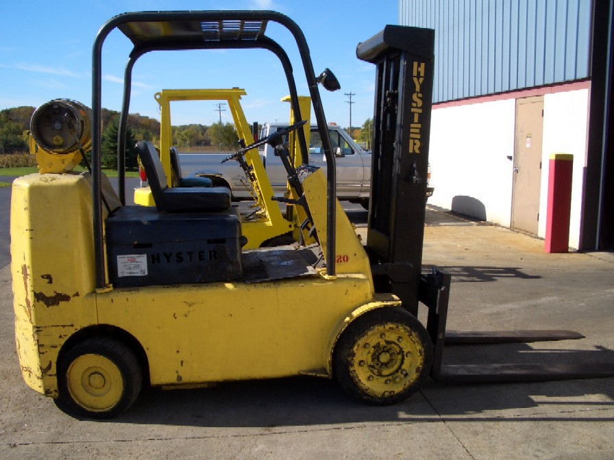 10,000 LB HYSTER, PROPANE, HARD RUBBER TIRES, 60" FORK LENGTH, 115" MAX. LIFT