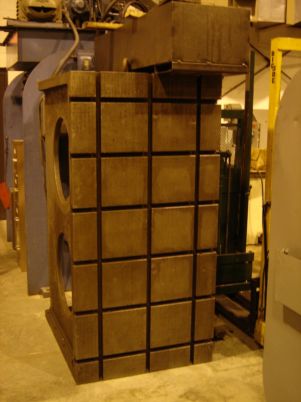 ANGLE PLATE, 36" X  72", CAST IRON, 3 T-SLOTS TOP TO BOTTOM, 6 T-SLOTS L/R