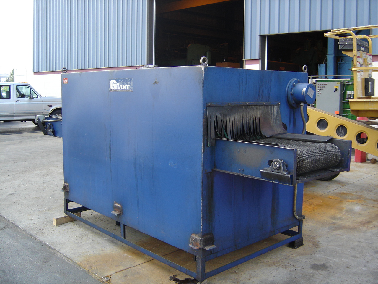 GIANT 24"W x 96"L, 10 HP, 14' BELT LNGTH, 1995, 24" LOAD/UNLOAD POSITIONS