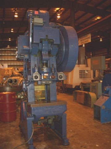 45 TON MINSTER NO. 5, 28" x 18" BED, 120 SPM, 14.25" SHUT HGHT, 4" STR., 2.75" SLIDE ADJ.
