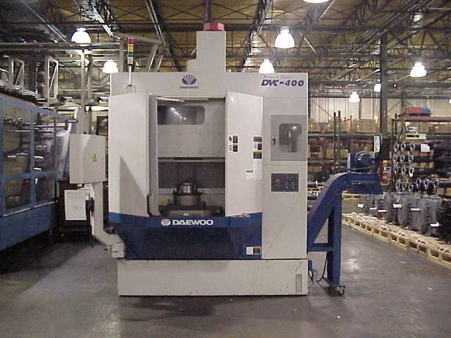 DAEWOO DVC-400, 28" x 18.7 DUAL TBL, 22"-X, 15.7"-Y, 22.4"-Z, 12,000 RPM, ISO #40 TAPER, FANUC 2li CTRL, 2004