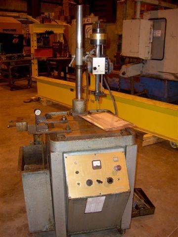 UNI-TEK MDL 300C8, 3/4" TAP CAP., SERVO FEED, VIBRATION, SINGLE PHASE