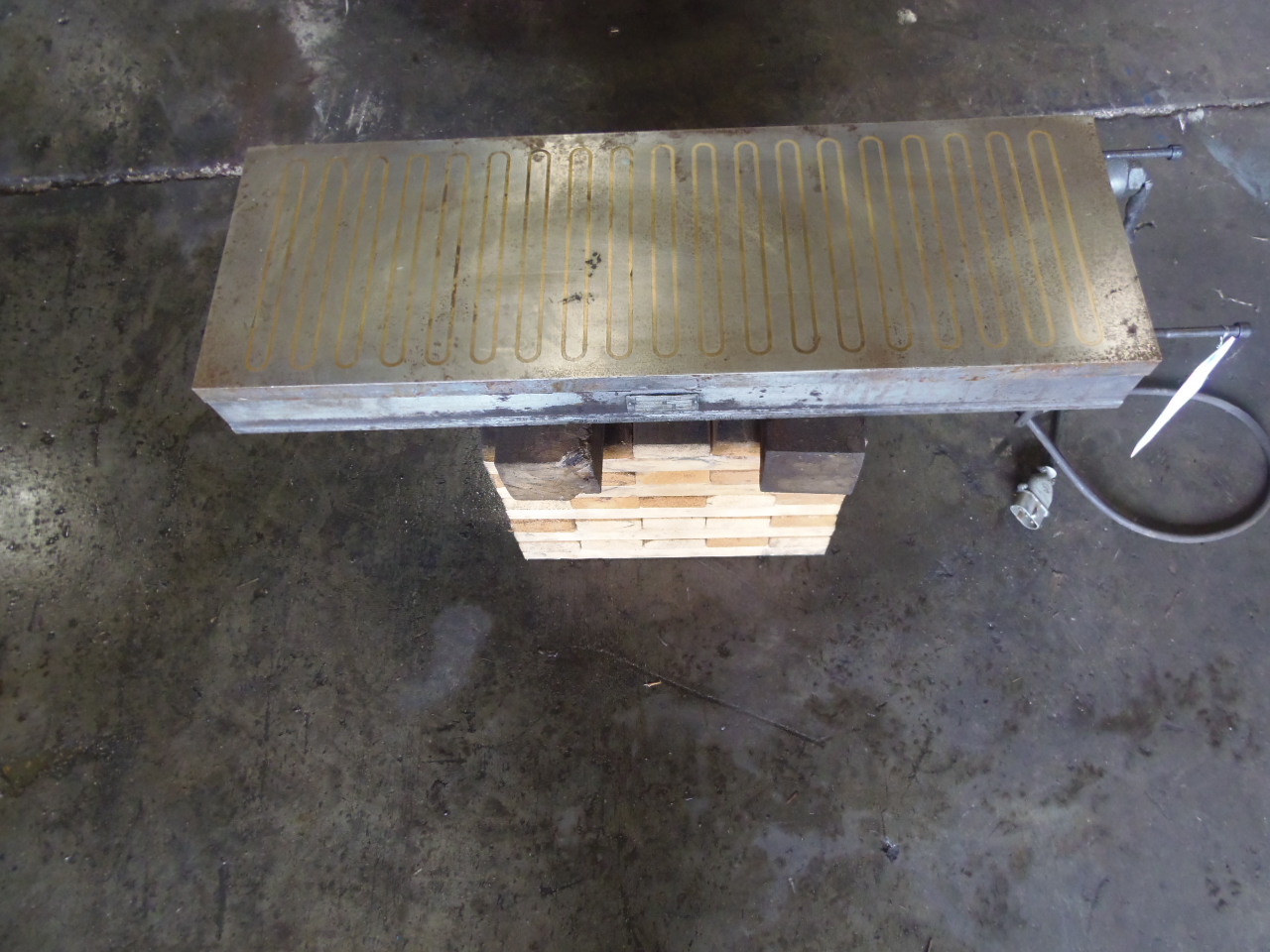 12"W x 36"L x 3.75"H NO NAME ELECTROMAGNETIC CHUCK, 1.76/0.88 AMP, 110/220 VOLT