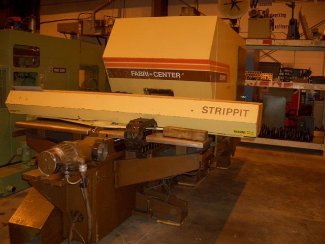 33 TON STRIPPIT FC1000 III, 39.37" x 48" WORKING SURFACE, 42" THROAT, 33 STATIONS, FANUC GN6 CTRL, 240 HPM, 1986