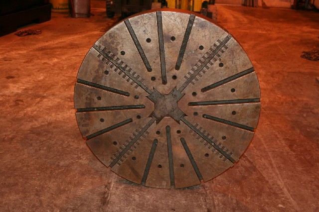 49" FLATBACK 4-JAW MANUAL CHUCK WITH 12 T-SLOTS, 7" THICK