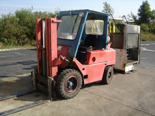 6,000 LB. CLARK, MDL C500YS60, 54" FORK LGTH, 148" LIFT HEIGHT, MARTIN CAB, ROUGH TERRAIN, AIR TIRES, LP GAS