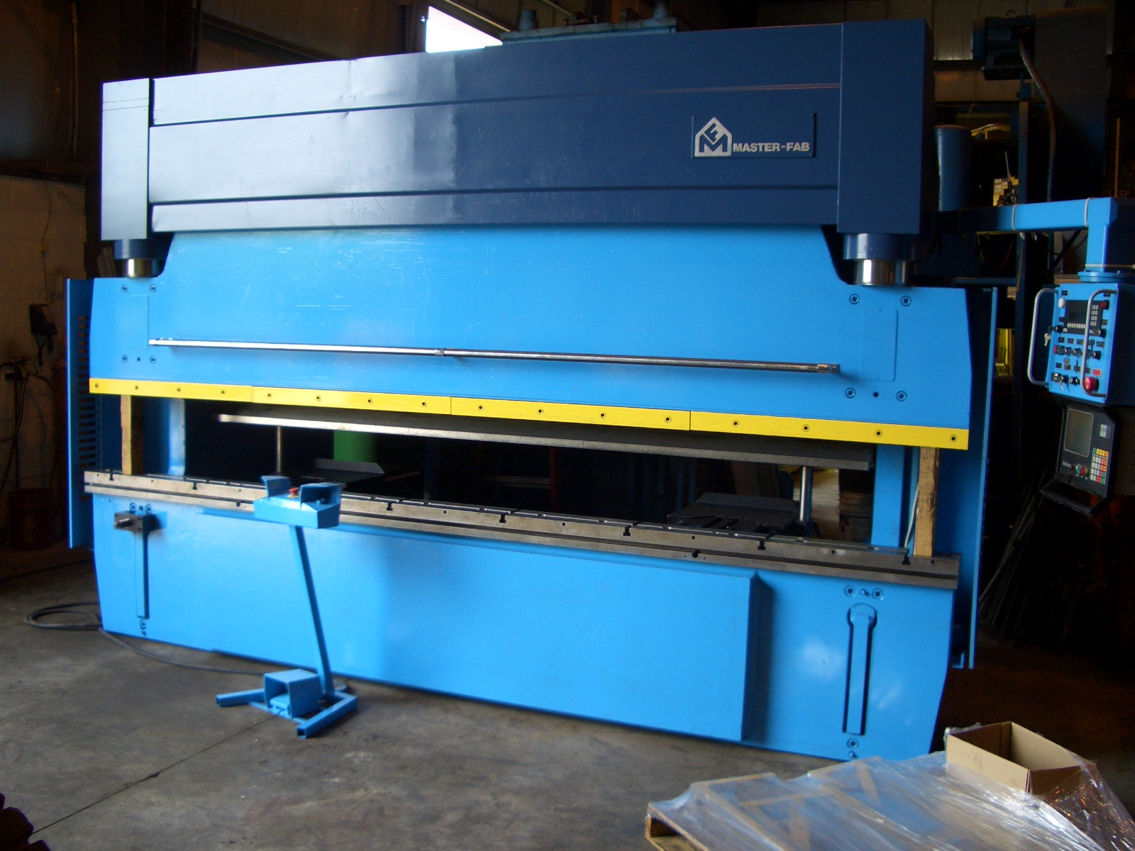 200 TON MASTERFAB, MDL PAB-200-13, 5/16" x 10' CAP. 13' OA LENGTH, 10" STR, FLUSH FLR, HYD.