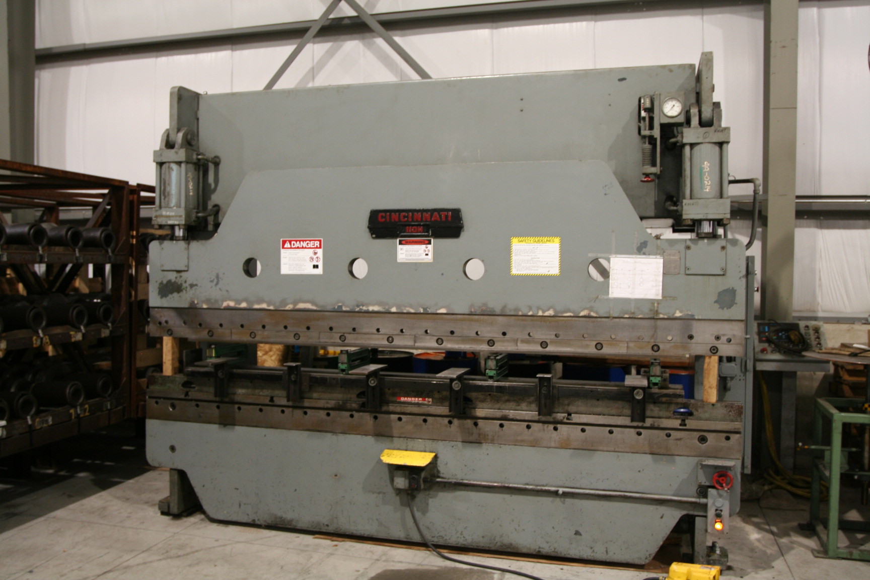 110 TON CINCINNATI, HYD., FLUSH FLR, 12' OA, 10'6" BH, 1980