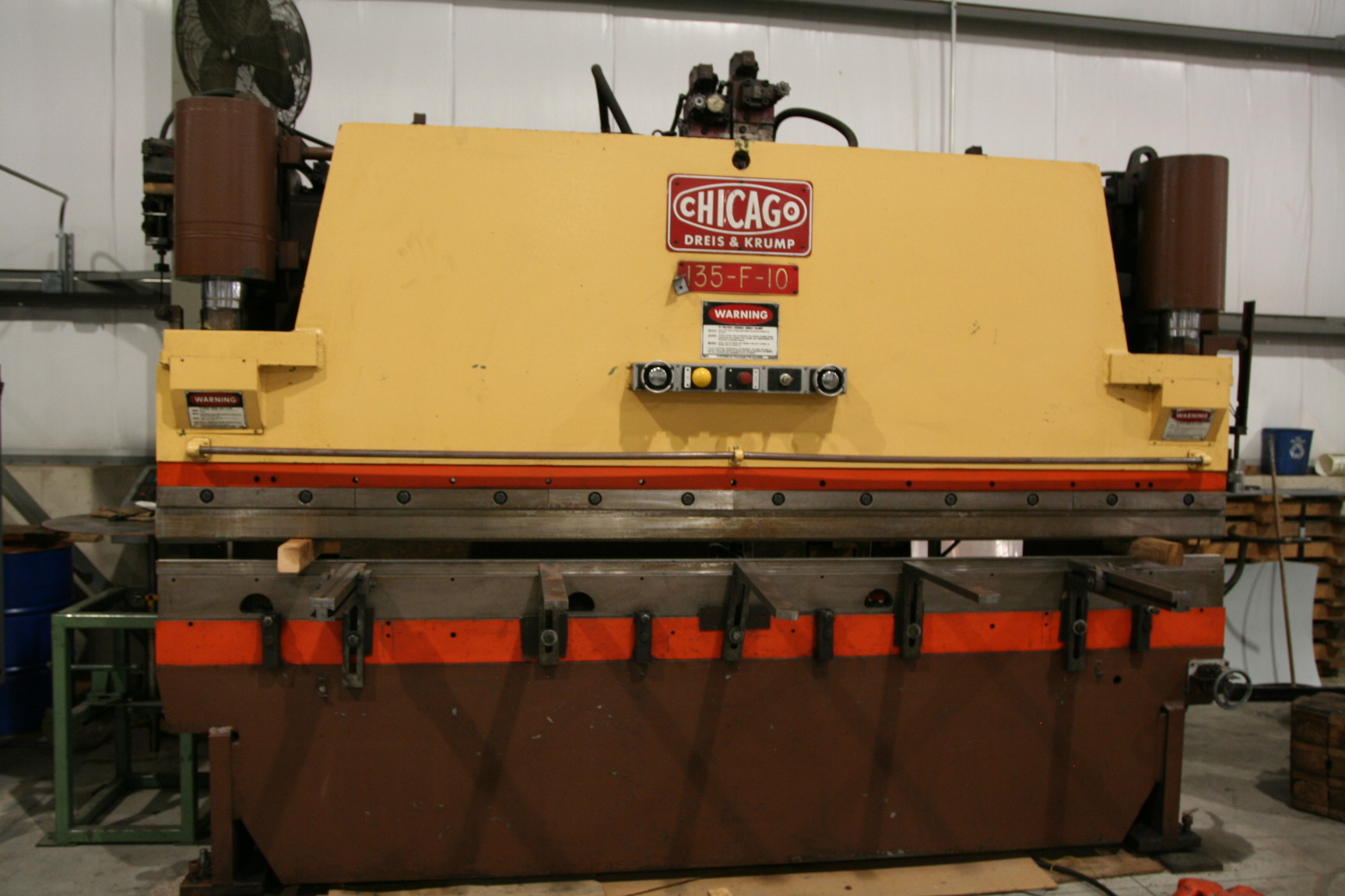 135 TON DREIS & KRUMP MDL 135-F-10, HYD., FLUSH FLOOR, 12' OA, 10'6" BH, LOWER DIE RAIL, 1980