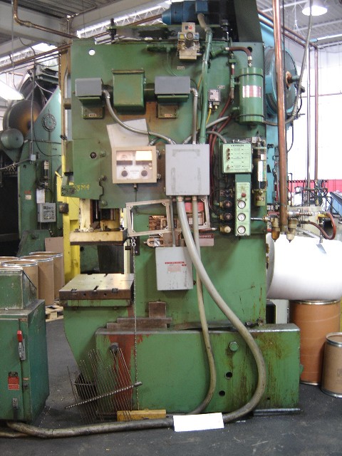 VERSON 60 TON, 4" STR., 14" S.H., 3" ADJ, 40-80 SPM, 32 X 21 BOLSTER, POWER RAM ADJ.