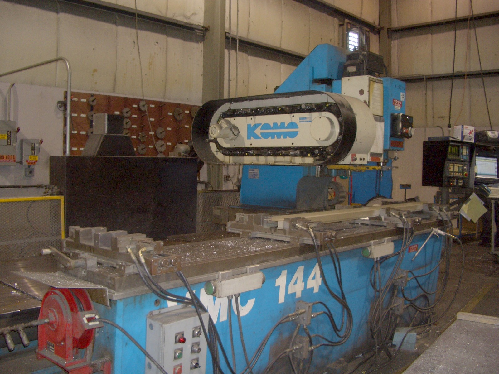 KOMO VMC-144, 3-AXIS, 10,000 RPM, 7.5 HP, CAT 40, FANUC CTRL, 144"-X, 20"-Y, 15"-Z, 1990