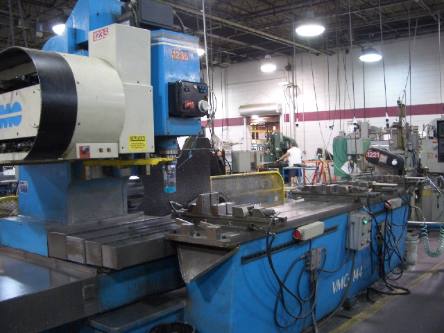 KOMO VMC-144, 3-AXIS, 10,000 RPM, 7.5 HP, CAT 40, FANUC CTRL, 144"-X, 20"-Y, 15"-Z, 1990